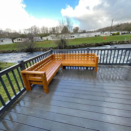 Stunning 3 Bed Riverside Cabin In Snowdonia Caeathro Eksteriør billede