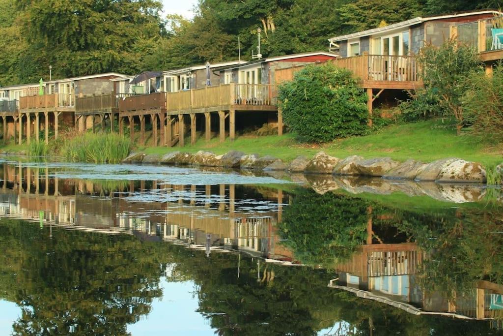 Stunning 3 Bed Riverside Cabin In Snowdonia Caeathro Eksteriør billede