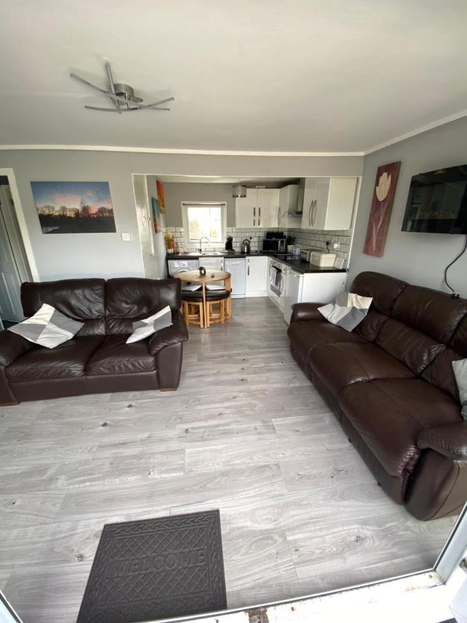 Stunning 3 Bed Riverside Cabin In Snowdonia Caeathro Eksteriør billede