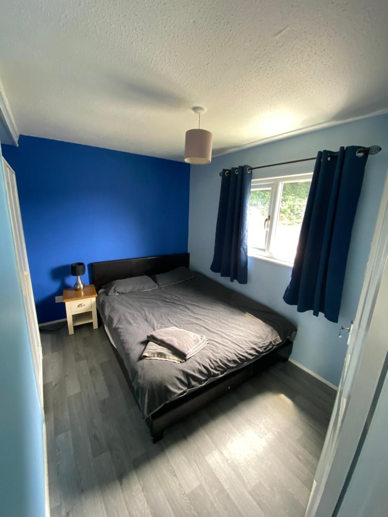 Stunning 3 Bed Riverside Cabin In Snowdonia Caeathro Eksteriør billede
