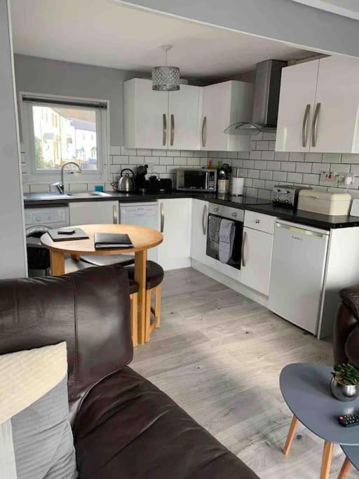 Stunning 3 Bed Riverside Cabin In Snowdonia Caeathro Eksteriør billede