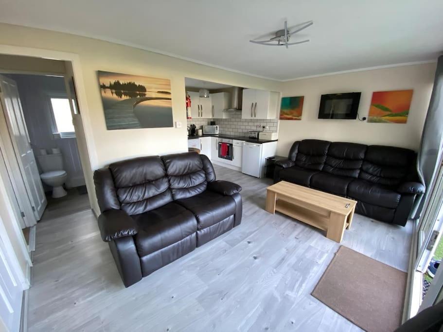 Stunning 3 Bed Riverside Cabin In Snowdonia Caeathro Eksteriør billede
