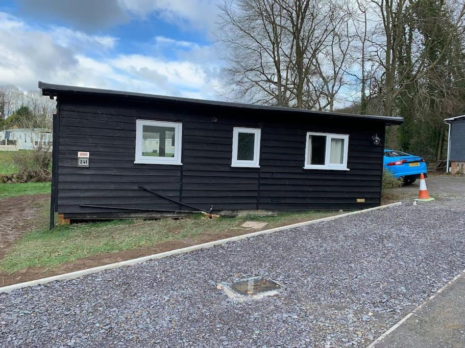 Stunning 3 Bed Riverside Cabin In Snowdonia Caeathro Eksteriør billede